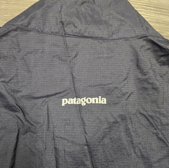 Patagonia Houdini Navy and Red Pullover - Picture 6 of 11